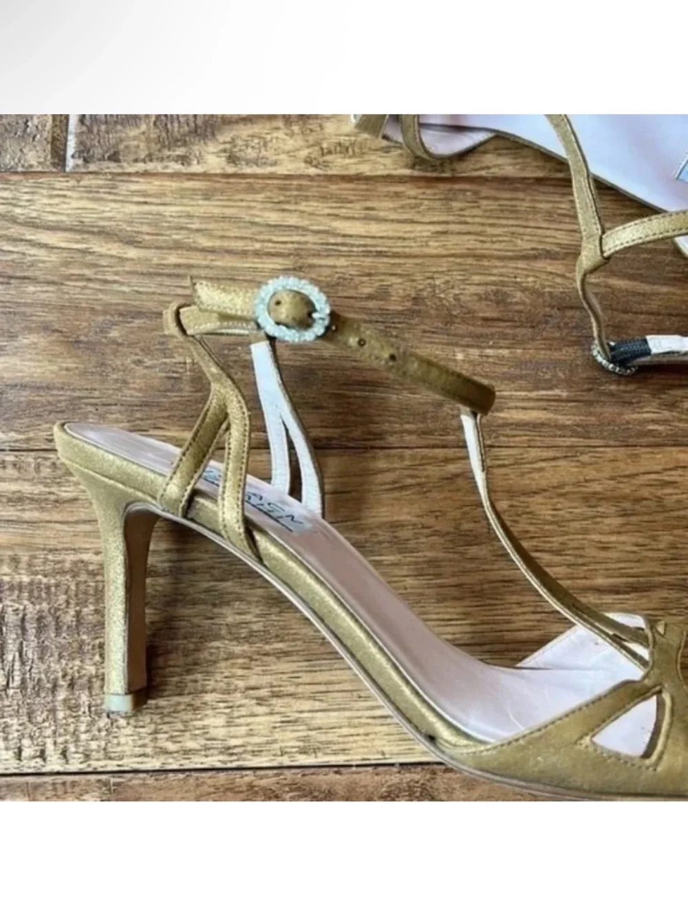 Isaac Mizrahi Gold Metallic Strappy Open Toe Heels Rhinestone Buckle Accent Sz 8